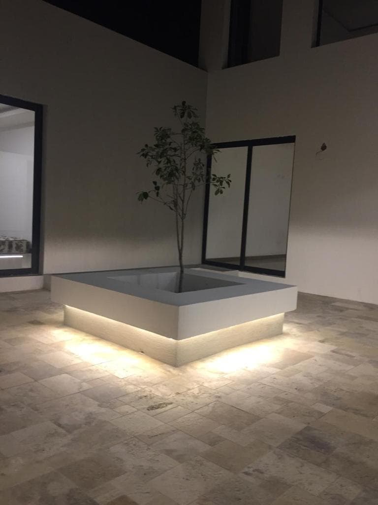 Patio interior · Iluminación indirecta